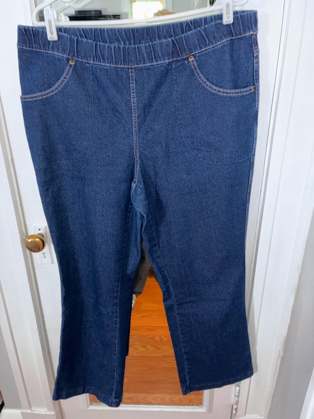 Hanes JMS Petite Jeans in Dark Blue with Tan Stitching. Inseam27 1/2”